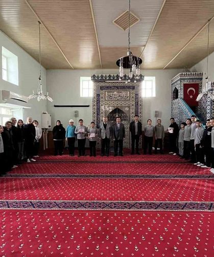 Hisarcık’ta dikkat çeken ödül: Müezzinlik yapan öğrenciler takdir topladı