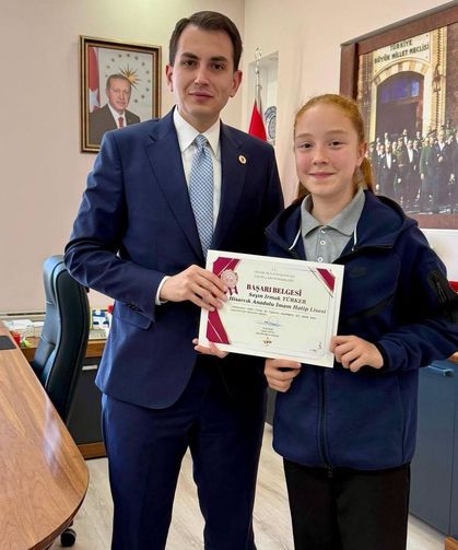 Hisarcık’ta gururlandıran başarı: Kaymakam Atam’dan ödül geldi
