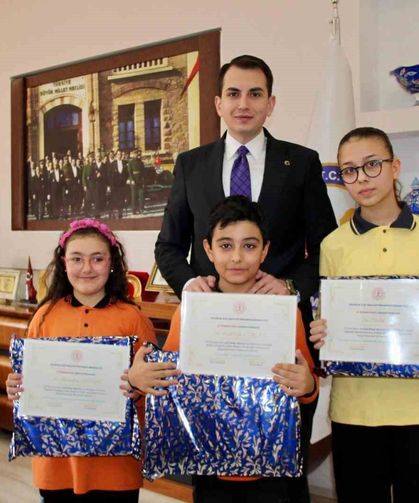 Hisarcık’ta kitap sevgisi karşılıksız kalmadı: öğrenciler ödüllerini aldı