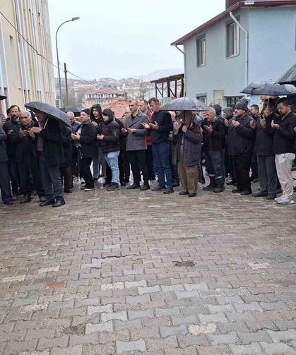 Hisarcık’ta manevi yolculuk başladı: 21 kişi umreye uğurlandı