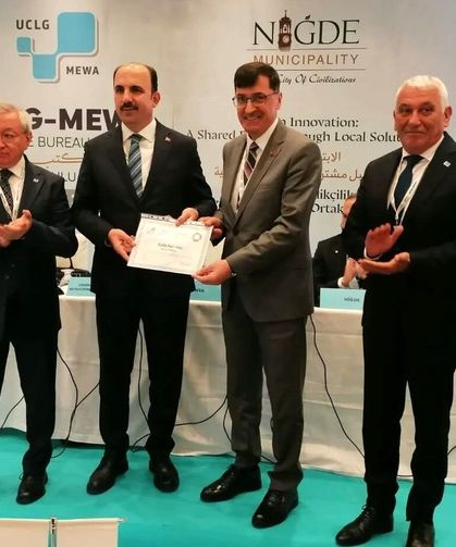 Kütahya Belediye Başkanı Eyüp Kahveci’ye UCLG-MEWA’dan “çok başarılı” belgesi