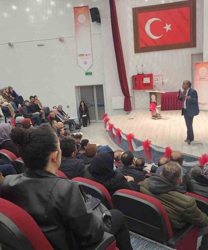 Kütahya’da eğitim buluşmasında öne çıkan söz: “Bir çocuk, bir gelecektir”