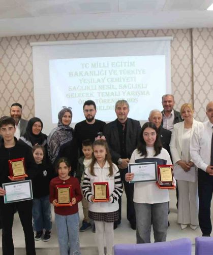 Kütahya’da geleceğin yıldızları ödüllendirildi: yarışmada dikkat çeken anlar