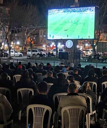 Kütahya'da Milli Maç Heyecanı: Binlerce Kişi Dev Ekran Başında Buluştu