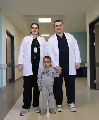 Kütahya’da sağlık ekiplerinden örnek başarı: Minik hasta hayata tutundu