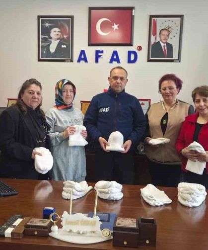 Kütahyalı kadınlar harekete geçti: Yüzlerce bere AFAD’a teslim