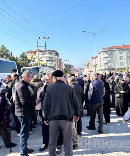 Tavşanlı’da kutsal yolculuk: Hacı adayları tekbirlerle uğurlandı