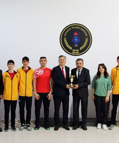 Kütahya’da genç sporculardan anlamlı ziyaret: Başarılarını paylaştılar