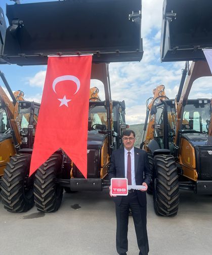 Kütahya Belediyesi’ne hibe destek: Yeni iş makinesi teslim alındı