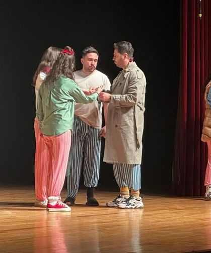 Kütahya'da  "Keçileri Kaçırıyorum" oyunu yoğun ilgi gördü