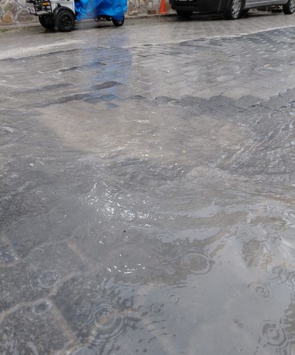 Kütahya’da Sağanak Yağış Hayatı Felç Etti
