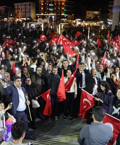 Kütahya’da 19 Mayıs Coşkusu: Binlerce Kişi Fener Alayına Katıldı