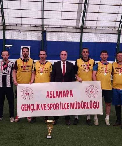 Aslanapa’da kupa heyecanı yaşandı: Kurumlar arası turnuva finalle noktalandı