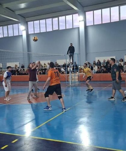 Hisarcık'ta kurumlarası voleybol turnuvasında şampiyon belli oldu