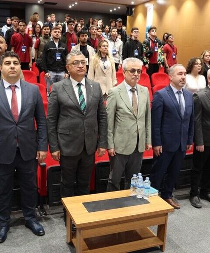 DPÜ'de dev teknoloji zirvesi: Öğrencilere kariyer ipuçları anlatıldı