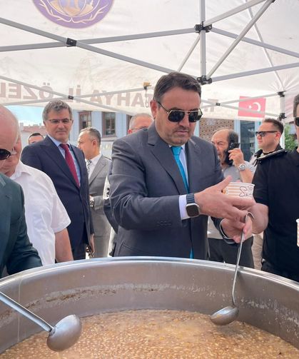 Kütahya’da Muharrem Ayı Aşureyle Anıldı: Vali Işın Vatandaşlara İkramda Bulundu