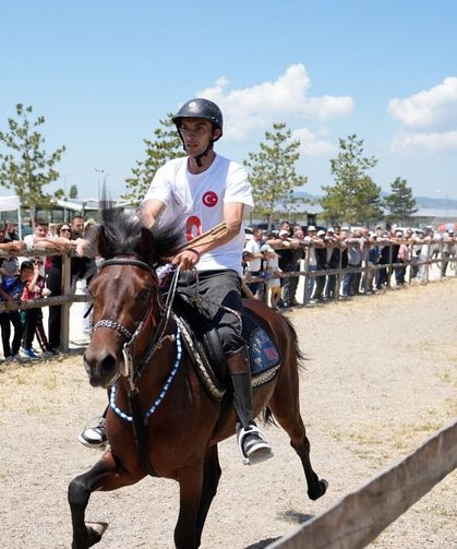 15 İlden 96 At Tavşanlı'da Yarıştı, Heyecan Zirveye Çıktı