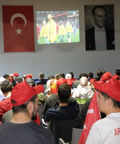 Kütahya'da Dünya Kupası Maçı Gençlerle Birlikte Takip Edildi