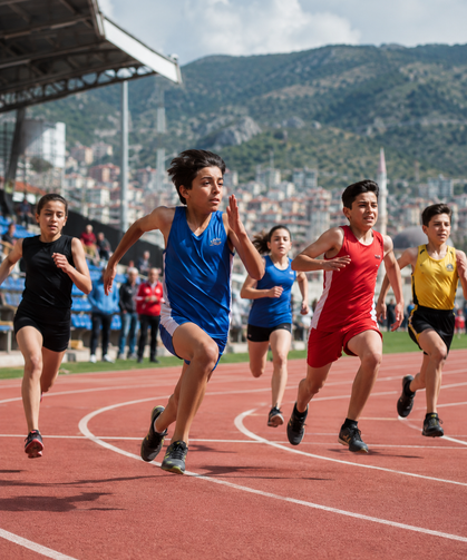 Kütahya’da U14 Atletizm Türkiye Şampiyonası Heyecanı: 1.650 Sporcu Yarıştı