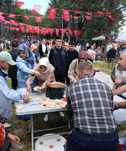 Gürlek Köyü'nde Keşkek Coşkusu: Binlerce Kişi Bir Araya Geldi