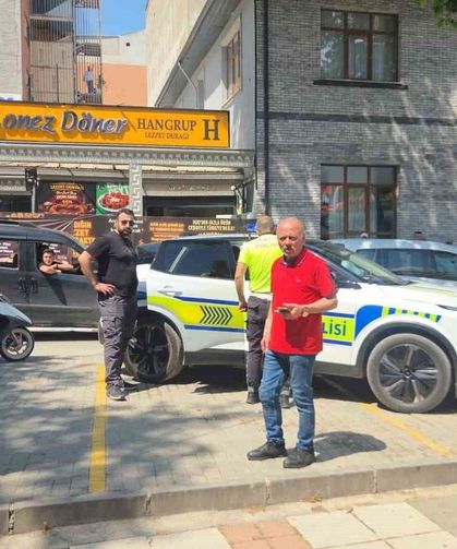 Bıçaklı kavgada kritik müdahale: Sivil polis araya girdi