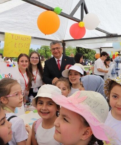 Kütahya'da Çocuklar Doyasıya Eğlendi: Şenlikte Büyük Coşku