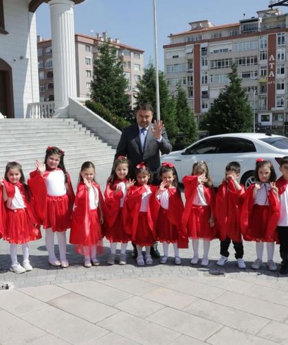 Kütahya'da Miniklerden Kudüs Selamı! Salon Ayakta Alkışladı