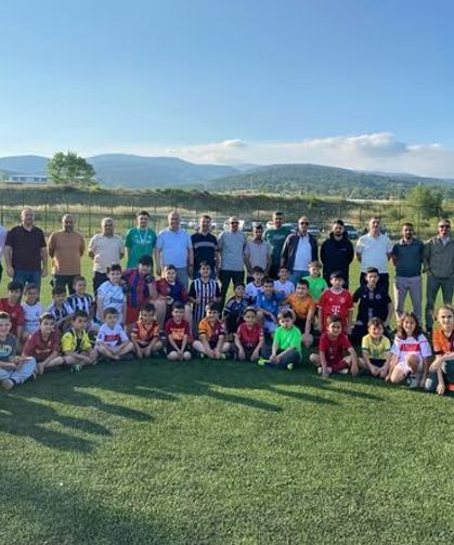 Domaniç'te geleceğin futbolcuları sahneye çıktı