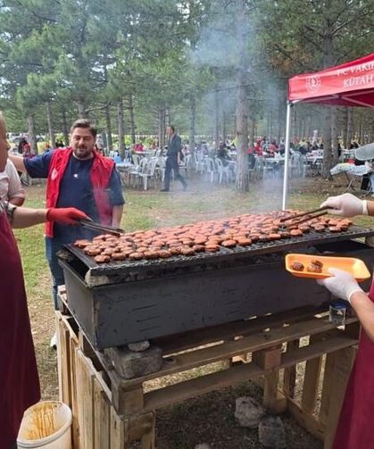 Kütahya'da öğrenciler vakıf pikniğinde doyasıya eğlendi