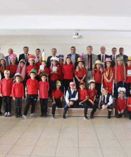 İl Milli Eğitim Müdürü Yılmaz, kitap söyleşisinde öğrencilerle buluştu
