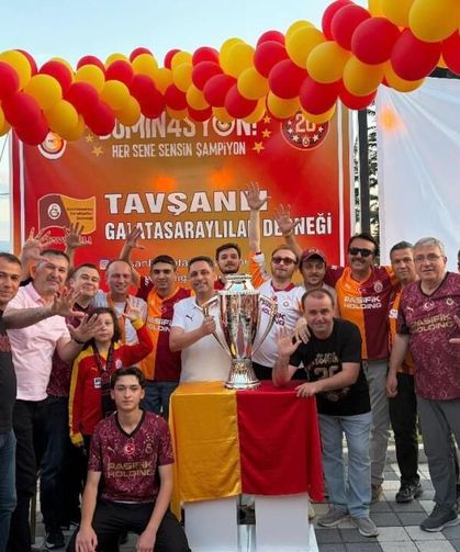 Tavşanlı sarı kırmızıya boyandı, Galatasaray'ın şampiyonluğu coşkuyla kutlandı