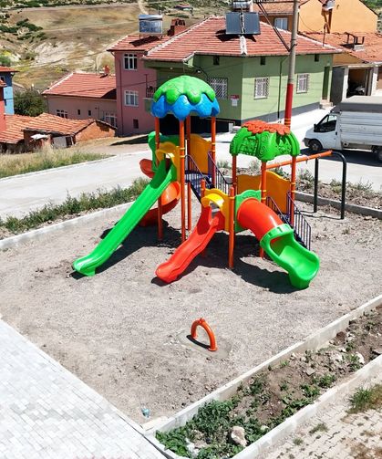 Tavşanlı'da yeni sosyal alan: Çocuk parkı hizmete açıldı