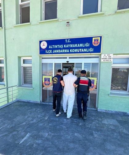 Kütahya jandarmasından kaçamadı! 10 yıl hapis cezasıyla aranıyordu