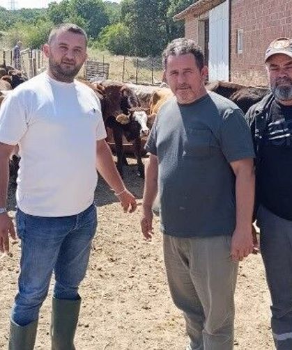 Tunçbilek'te daha sağlıklı hayvancılık için ilaçlama yapıldı