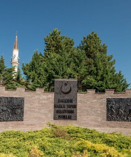 Kütahya’da Zafer Bayramı Öncesi Anlamlı Dokunuş! Tarihî Anıtlar Yenilendi