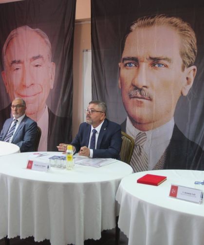 MHP Aslanapa’da Yeni Dönem: İlçe Başkanı Ali Takkalı Oldu