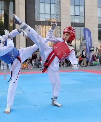 Kütahya’da Minik Tekvandocular Tatamiyi Salladı