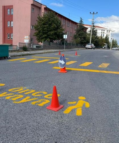 Kütahya’da Okullar Açılmadan Harekete Geçildi! Yaya Geçitleri Yenileniyor