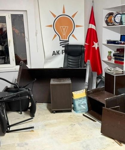 Kütahya’da AK Parti Binasına Saldırı! Şüpheli Yakalandı