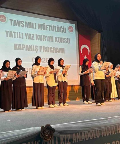 Tavşanlı'da yatılı Yaz Kur'an Kursu kapanış programı coşkuyla gerçekleştirildi