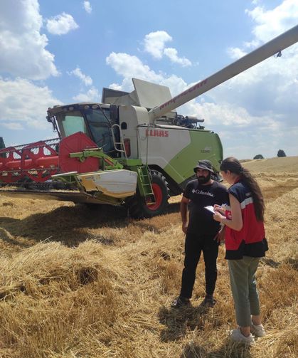 Emet'te biçerdöver hasat kontrolü mesaisi sürüyor