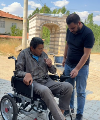 Gediz'de anlamlı destek: Akülü tekerlekli sandalye teslim edildi