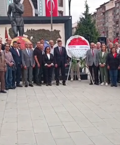 Yeni Parti Kütahya’da 30 Ağustos için çelenk sundu