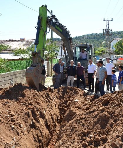 Emet'te içme suyu ve kanalizasyon hattı çalışmaları sürüyor