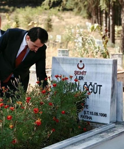 Hisarcık'ta şehit Ayhan Öğüt kabri başında dualarla anıldı