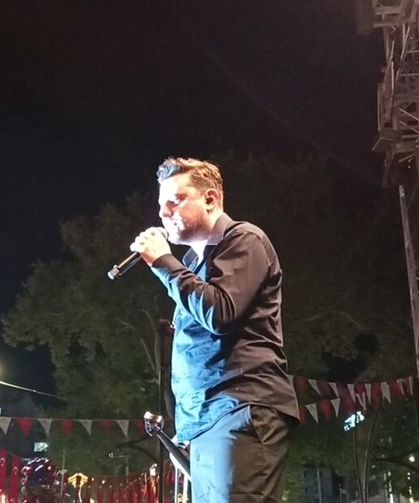 Ekin Uzunlar Kütahya’da konseri durdurup satıcıyla pazarlık yaptı: 5 bin TL’lik teklifi kabul edilmedi