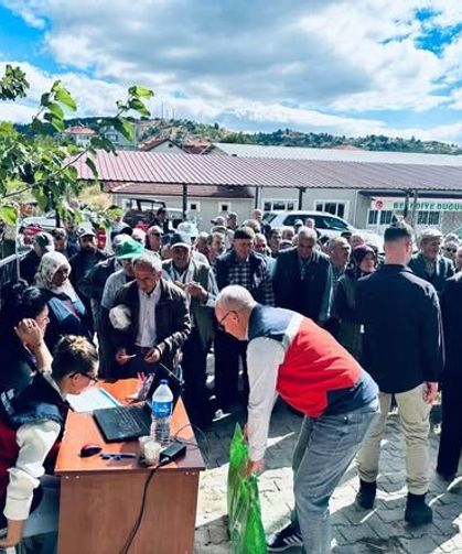 Pazarlar'da kiraz ve vişne üreticilerine yüzde 50 hibeli bordo bulamacı desteği