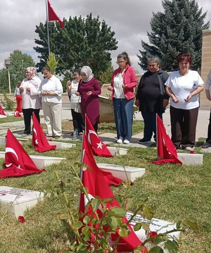 Kütahya'da özel bireylerden Dumlupınar Şehitliği'ne anlamlı ziyaret
