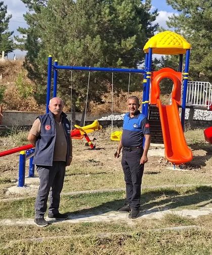 Dumlupınar'da çocuk parkları yenilendi