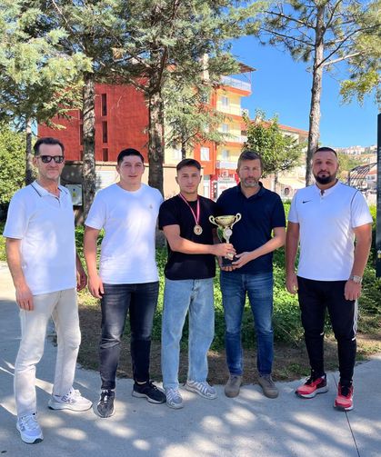 Pazarlar pehlivanlarından Havran’da büyük başarı: Sporcular kürsüye çıktı